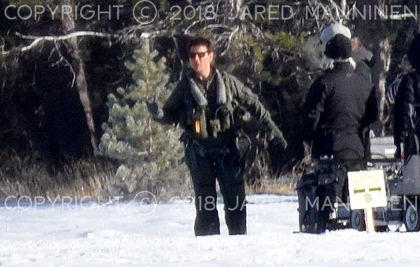 Tom Cruise filming Top Gun: Maverick and wearing sunglasses